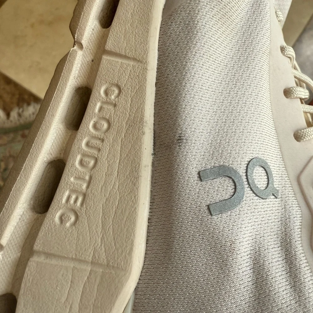 On Cloud Running Men's Cloudtec Lightweight Sneakers in White and Tan